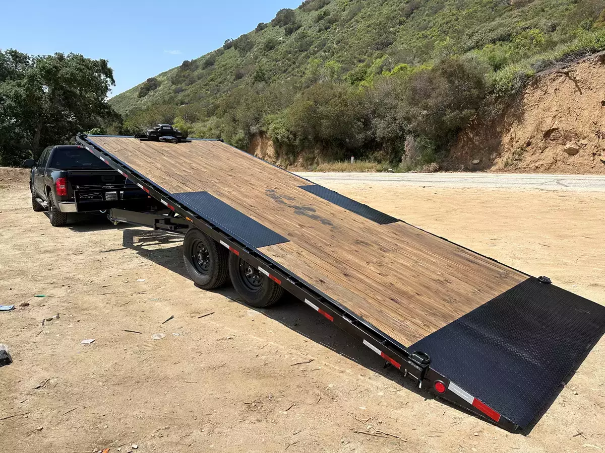 Picture by Seth C. via Neighbors Trailer in Upland, CA